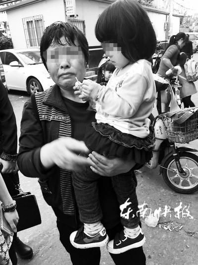 昨日下午,孩子找到了,奶奶向周边市民描述过程 昨日下午,孩子找到了,奶奶向周边市民描述过程
