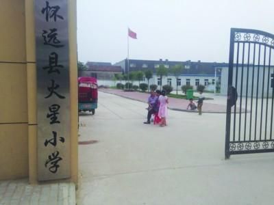 安徽多名小学生遭班干勒索 不给钱被逼吃屎喝尿 安徽多名小学生遭班干勒索 不给钱被逼吃屎喝尿