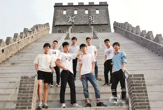 大学“长腿欧巴”拍帅气写真为理工男代言 大学“长腿欧巴”拍帅气写真为理工男代言