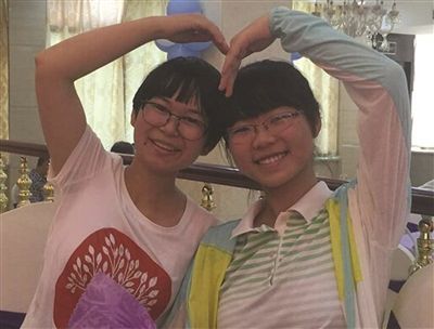 这对令人羡慕的“学霸姐妹花”胡晓航(左)、蔡晓雨。家才 摄 这对令人羡慕的“学霸姐妹花”胡晓航(左)、蔡晓雨。家才 摄