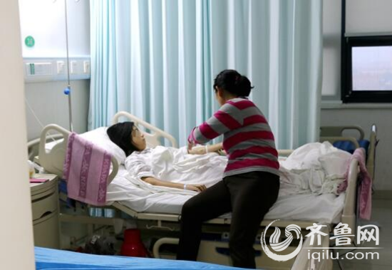 山东15岁女生遭舍友围殴5小时 山东15岁女生遭舍友围殴5小时