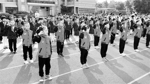 福州仓八小不爱校服爱班服 家长投票决定款式 福州仓八小不爱校服爱班服 家长投票决定款式