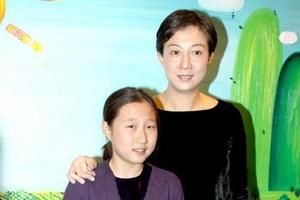 吴绮莉和小龙女(图片来源于网络) 吴绮莉和小龙女(图片来源于网络)
