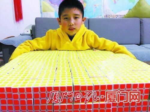 厦男童盲眼“克隆”魔方 两度登央视技惊全国 厦男童盲眼“克隆”魔方 两度登央视技惊全国