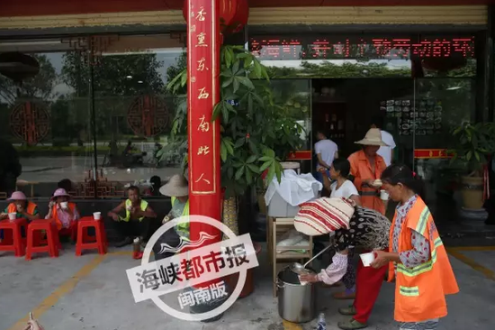 早餐点是饭庄老板张爱民设置的,重!要!的!是!如此丰盛的早餐,全!部!免!费!