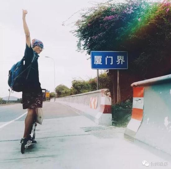 路途虽然艰辛,但罗维锦心中却充满兴奋,看着导航上的目的地越来越近,他已经不知疲倦为何物了。