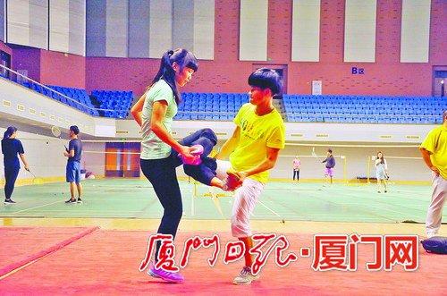 集美大学去年开设的“脚斗士”课程,依旧受到学生青睐。(通讯员陈南君摄)