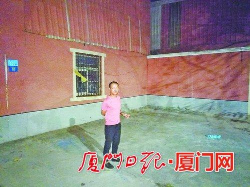 嫌疑人指认现场。