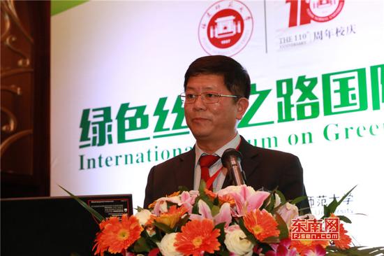 葛察忠做主题演讲。