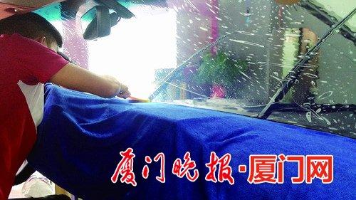 -贴膜前的准备工作要求很细致。