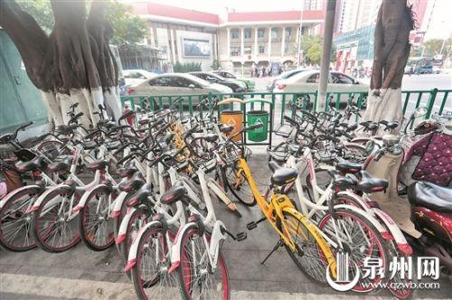 - 共享单车占领人行道