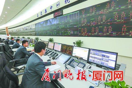 ①地铁1号线进行综合联调。