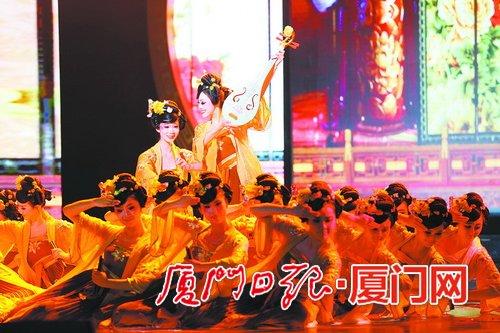 华侨大学舞蹈系舞蹈团带来“荷花杯”古典舞原创舞蹈《南音随想》。