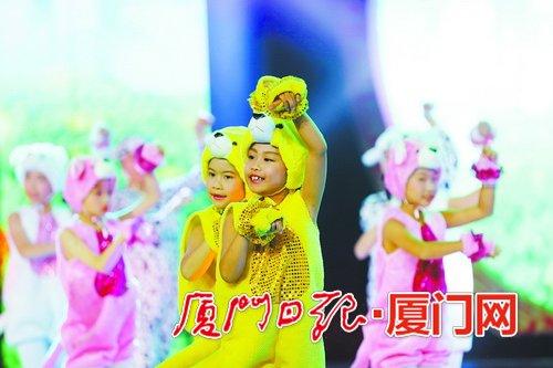 舞蹈《瑞狗迎春》。