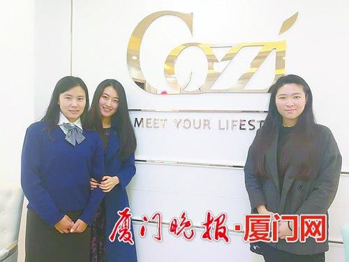 ■左起为戴欢、柯文君、柯文佳。