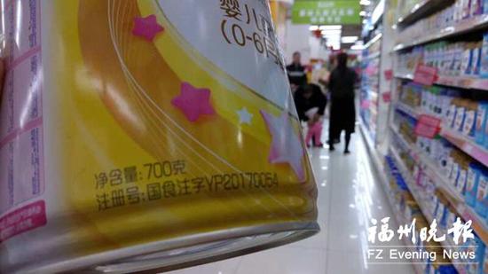 “国标装”奶粉标注了配方注册号。