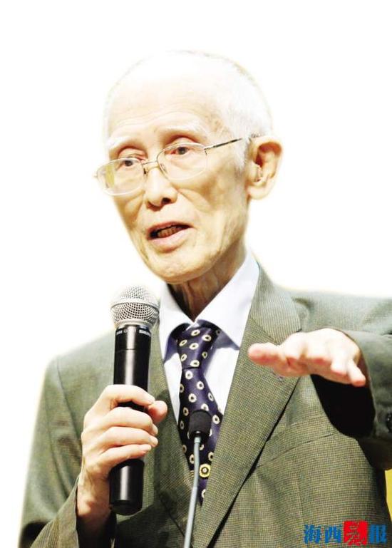 2014年,余光中回厦大开讲座。