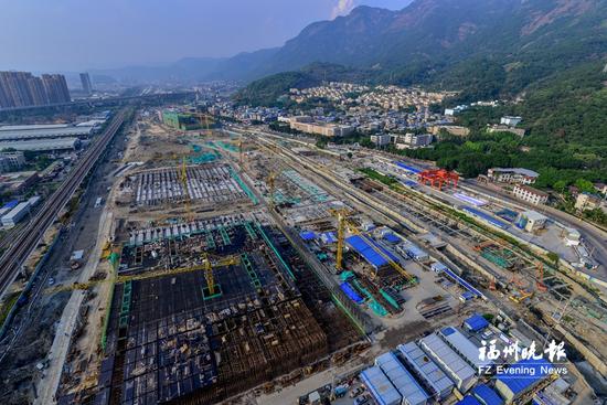 今年国庆黄金周,地铁二号线鼓山车辆段工地在加紧建设。