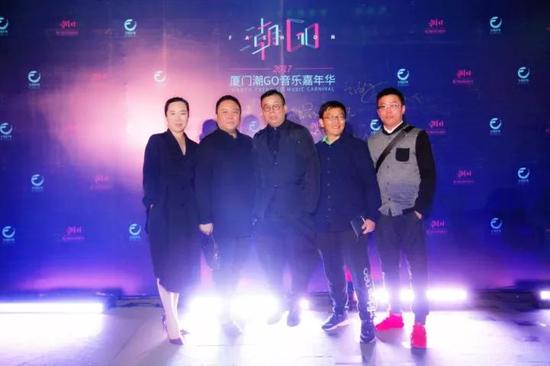 今年JWB秀结合了时下最火的说唱嘻哈音乐