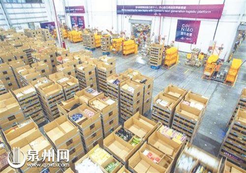 淘宝村数量的增多,推动物流大发展。图为泉州企业电商仓。 (王宇静 摄)