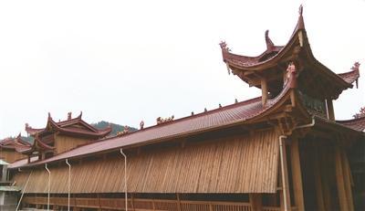 新建的廊桥造工精致,飞檐翘角、古色古香。